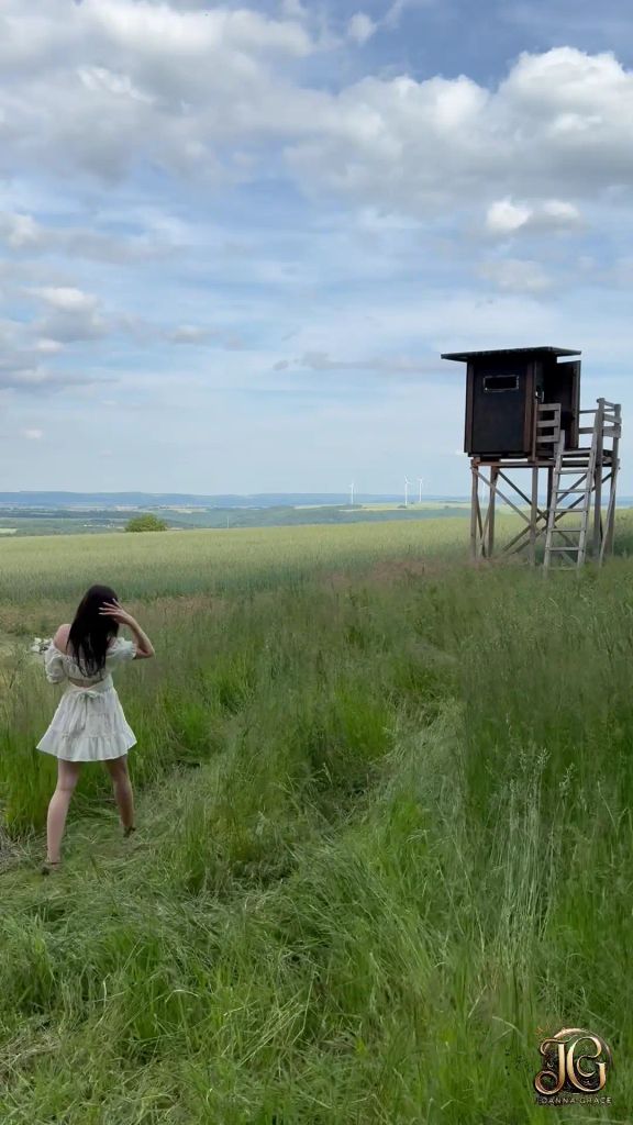 Vorschaubild 1 zum Video „Raucherpause im Jägerhaus endet mit Orgasmus“