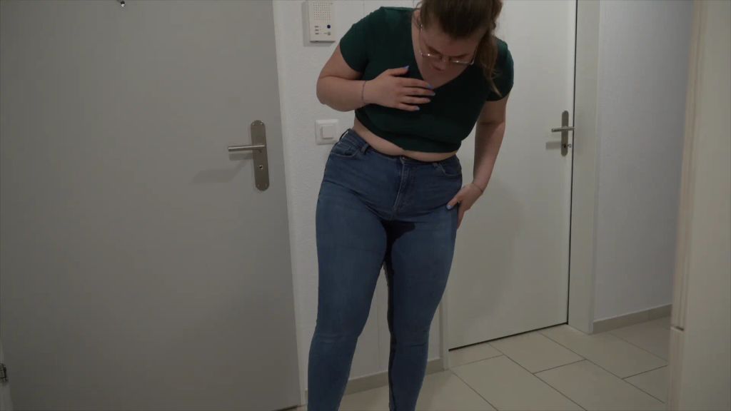 sexy foto nr. 5 von Oh wie peinlich, neue Jeans schon eingesaut! Mega Jeanspiss!