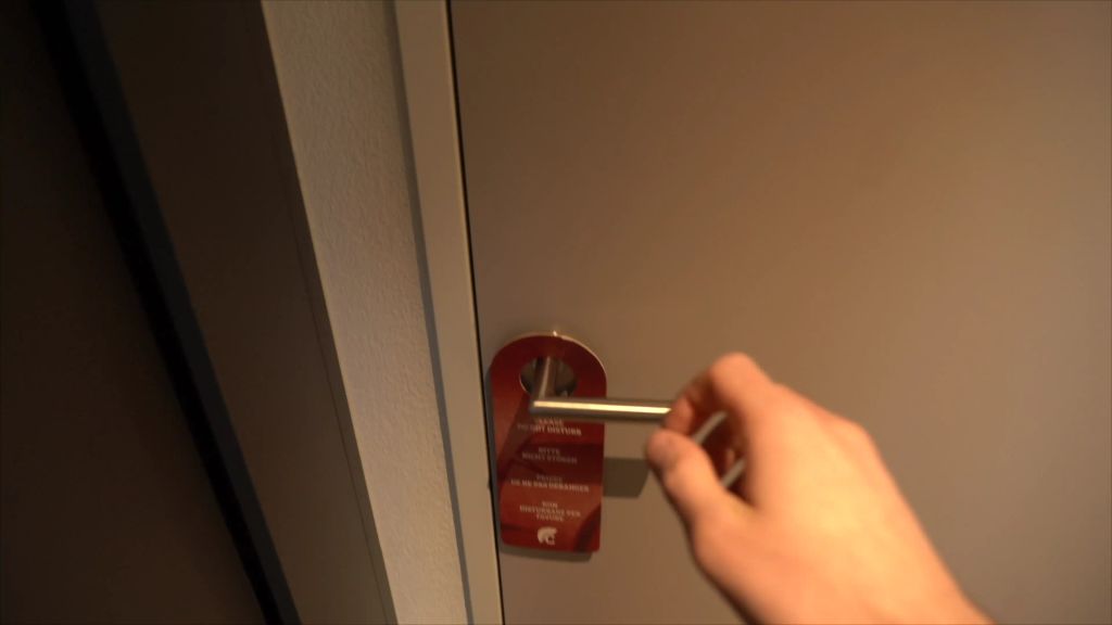 sexy foto nr. 1 von Hotelbesuch schief gelaufen! Mega Doppel Schwanz Zerfickung