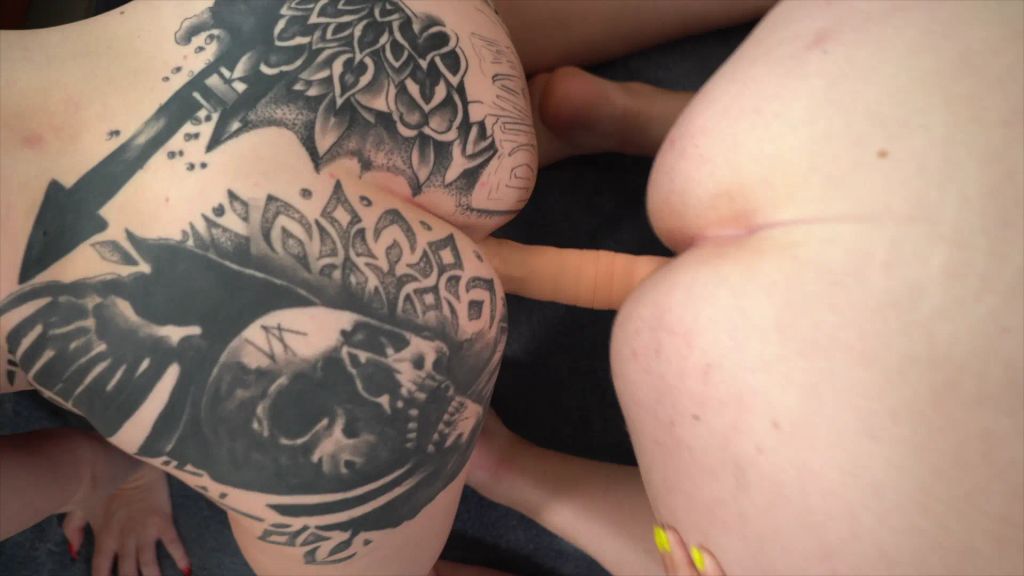 sexy foto nr. 7 von PRÜDE Freundin überrascht! DOPPELDILDO-FICK bis zum Orgasmus