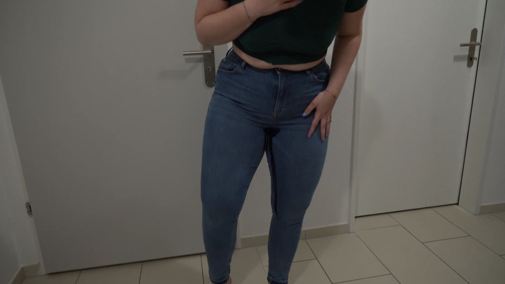 sexy foto nr. 5 von Wie peinlich! Neue Jeans schon eingesaut! Mega Jeanspiss!