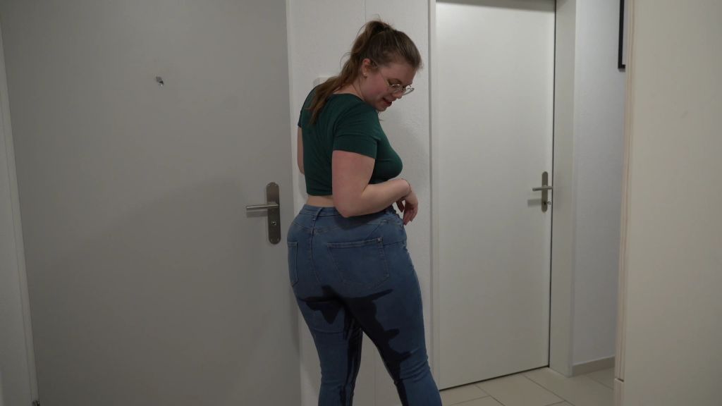 sexy foto nr. 6 von Wie peinlich! Neue Jeans schon eingesaut! Mega Jeanspiss!