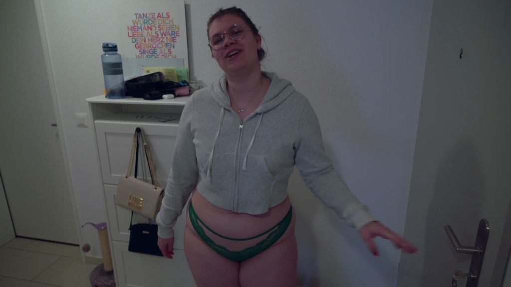 sexy foto nr. 1 von 18 jähriger entjungfert!! Nicht mal Haare am Sack!!
