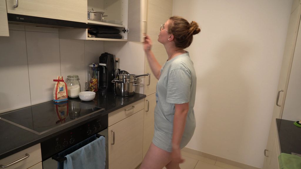 sexy foto nr. 1 von Spontaner Küchensex ich reite ihn hart auf dem Boden