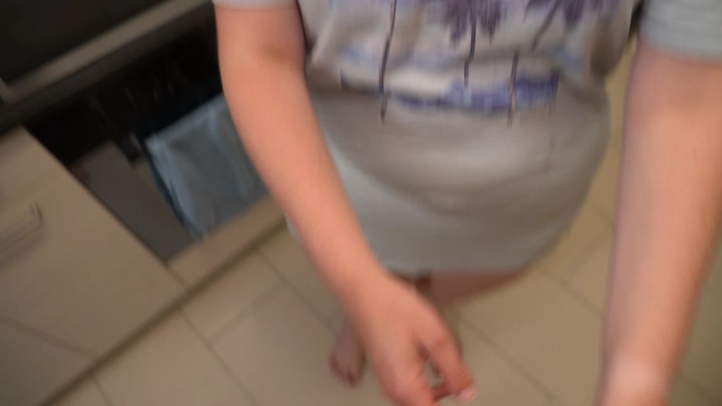sexy foto nr. 2 von Spontaner Küchensex ich reite ihn hart auf dem Boden