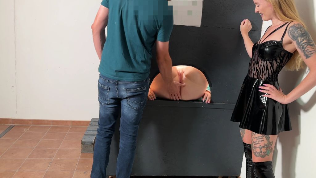sexy foto nr. 3 von Mega Squirt im Gloryhole! Vom Fremden zum Creampie gefickt!