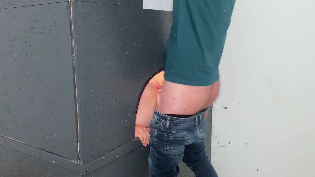 sexy foto nr. 5 von Mega Squirt im Gloryhole! Vom Fremden zum Creampie gefickt!