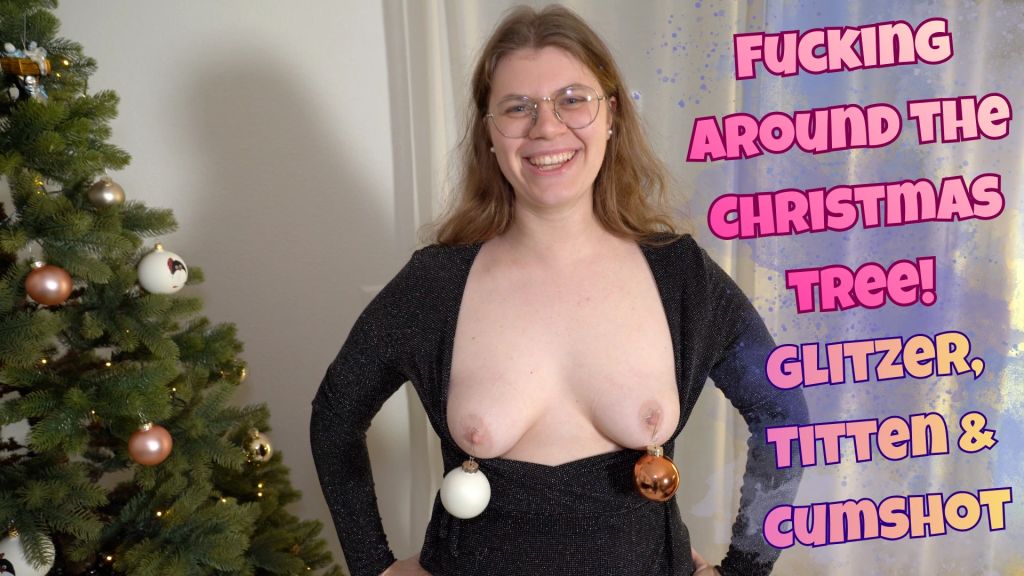 sexy foto nr. 10 von Fucking around the Christmas tree! Glitzer, Titten & Cumshot