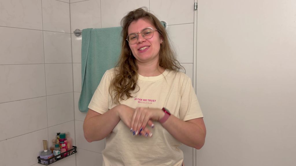 sexy foto nr. 1 von Endlich wieder gepisst! Mega Piss-Strahl in der Badewanne!