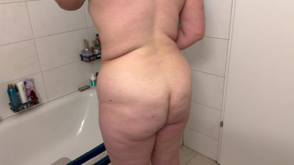 sexy foto nr. 5 von Endlich wieder gepisst! Mega Piss-Strahl in der Badewanne!