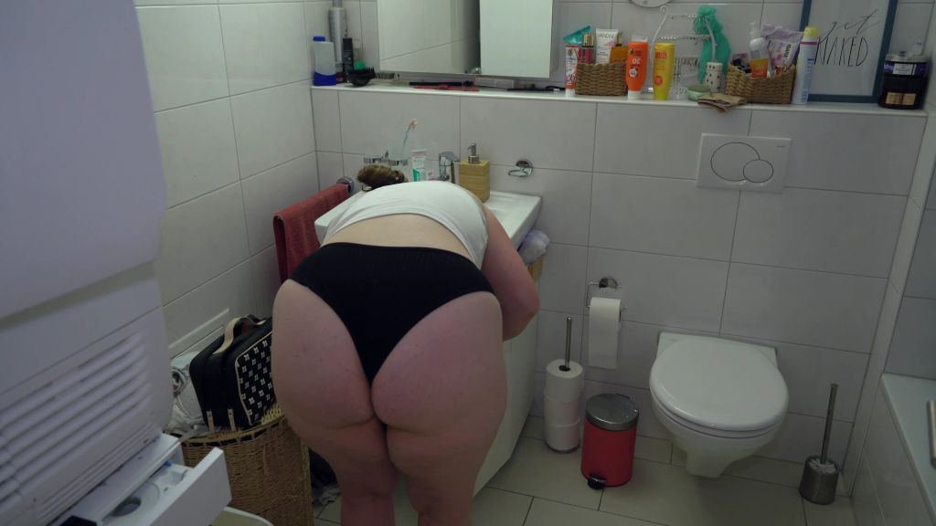 sexy foto nr. 1 von Familie-Quicky im Badezimmer! Stiefbruder will auch noch ran