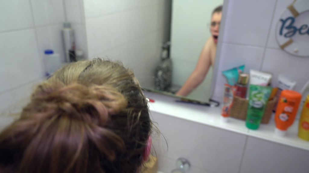 sexy foto nr. 6 von Familie-Quicky im Badezimmer! Stiefbruder will auch noch ran