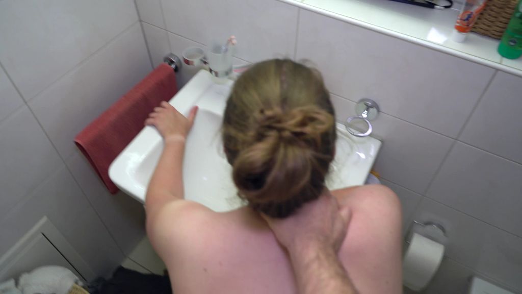sexy foto nr. 9 von Familie-Quicky im Badezimmer! Stiefbruder will auch noch ran