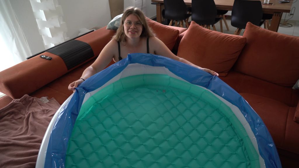 sexy foto nr. 1 von Pool aufbauen Mal anders! Schwanz abgeblasen und abgesaftet!