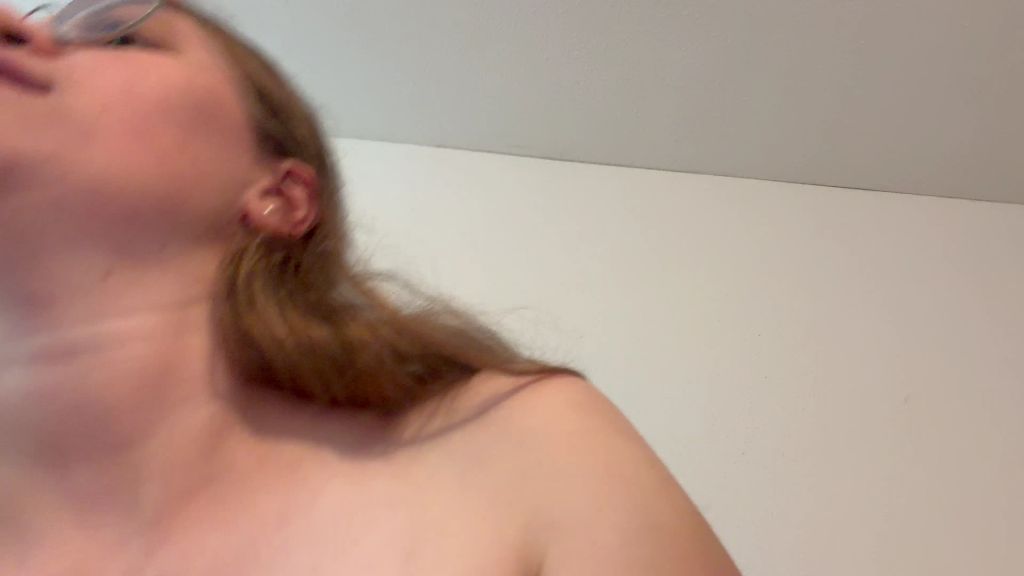 Vorschaubild 3 zum Video „Morgenstund hat Muschi im Mund! Leck-Ekstase nach ONS!“