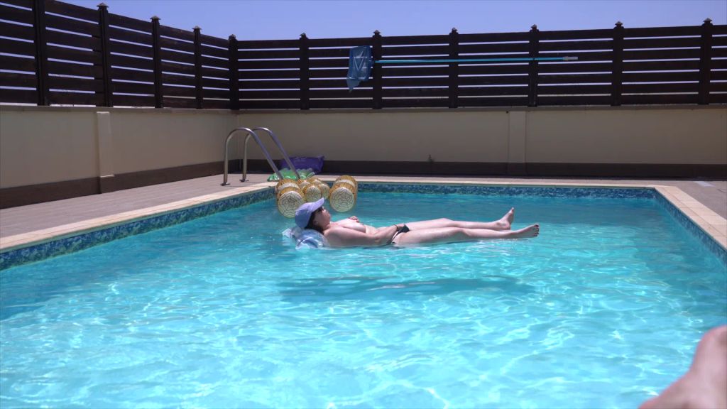 sexy foto nr. 3 von Von Fremdem im Urlaub am Pool abgefickt und reingespritzt!!