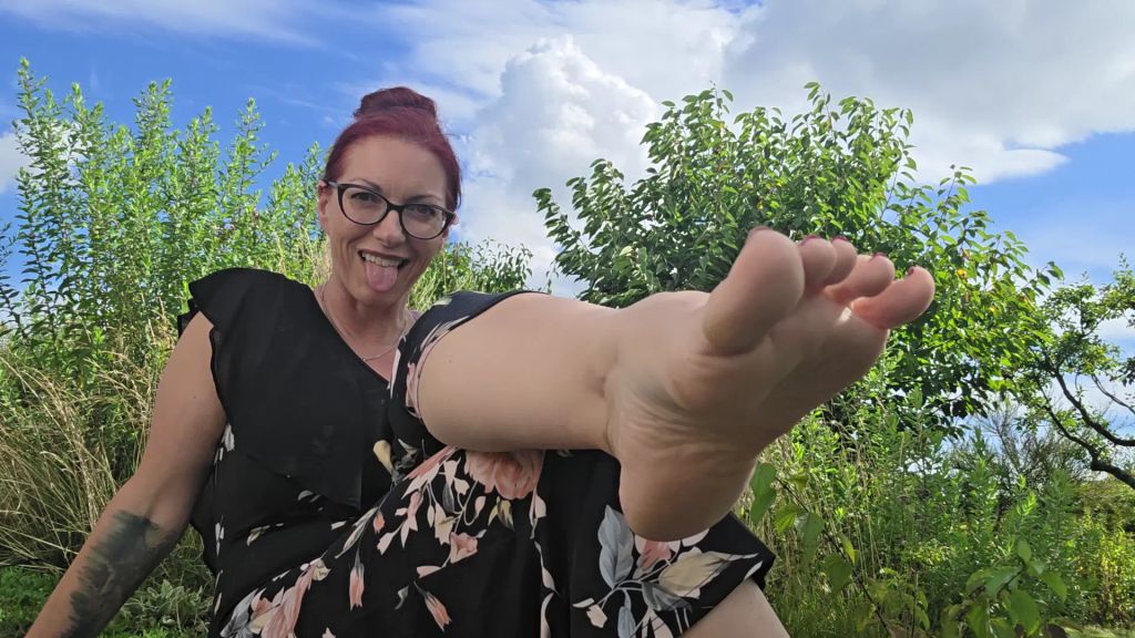 sexy foto nr. 3 von Du dienst meinen Füßen...