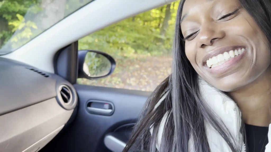 sexy foto nr. 3 von PUBLIC FREMDFICK im Auto...die Alte bringt's nicht