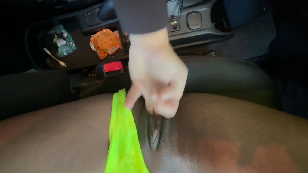 sexy foto nr. 7 von PUBLIC FREMDFICK im Auto...die Alte bringt's nicht