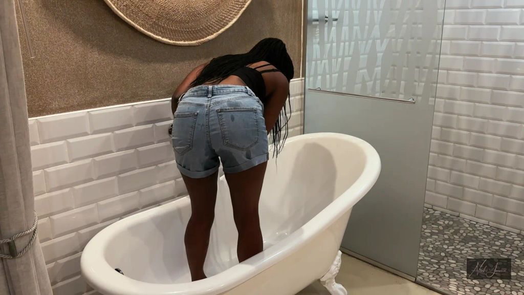 sexy foto nr. 9 von SKANDAL! Wenn „mega ANGEPISST“ plötzlich Realität wird