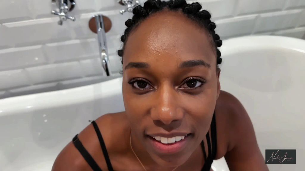 sexy foto nr. 2 von Badewanne-Piss-Fick bis zum Titten-Urinschauer!