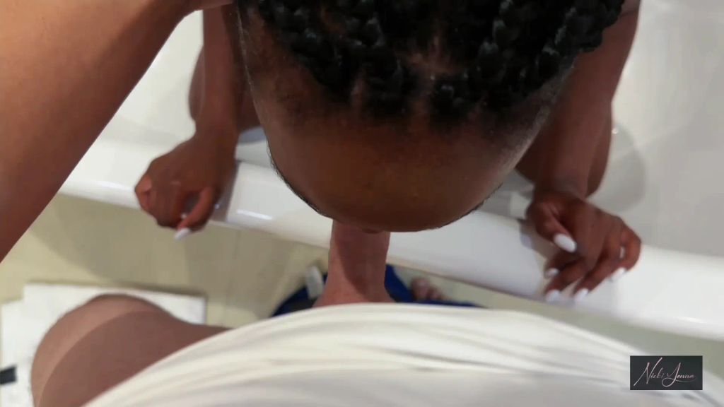 sexy foto nr. 4 von Badewanne-Piss-Fick bis zum Titten-Urinschauer!