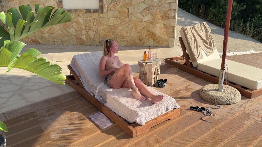 sexy foto nr. 2 von Vom Fremden erwischt: Mein geilster Ausrutscher am Pool