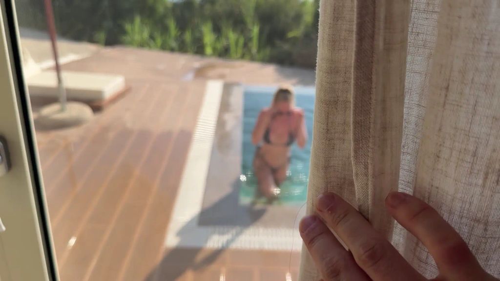 Vom Fremden erwischt: Mein geilster Ausrutscher am Pool