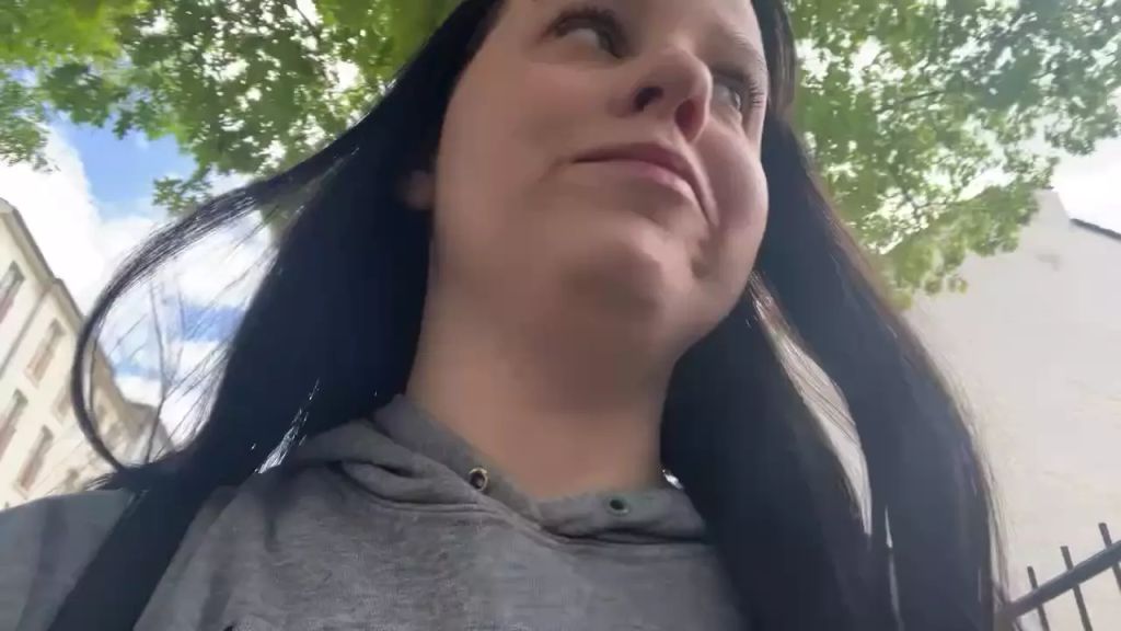 ICH FICKE EINE RIESENGURKE!