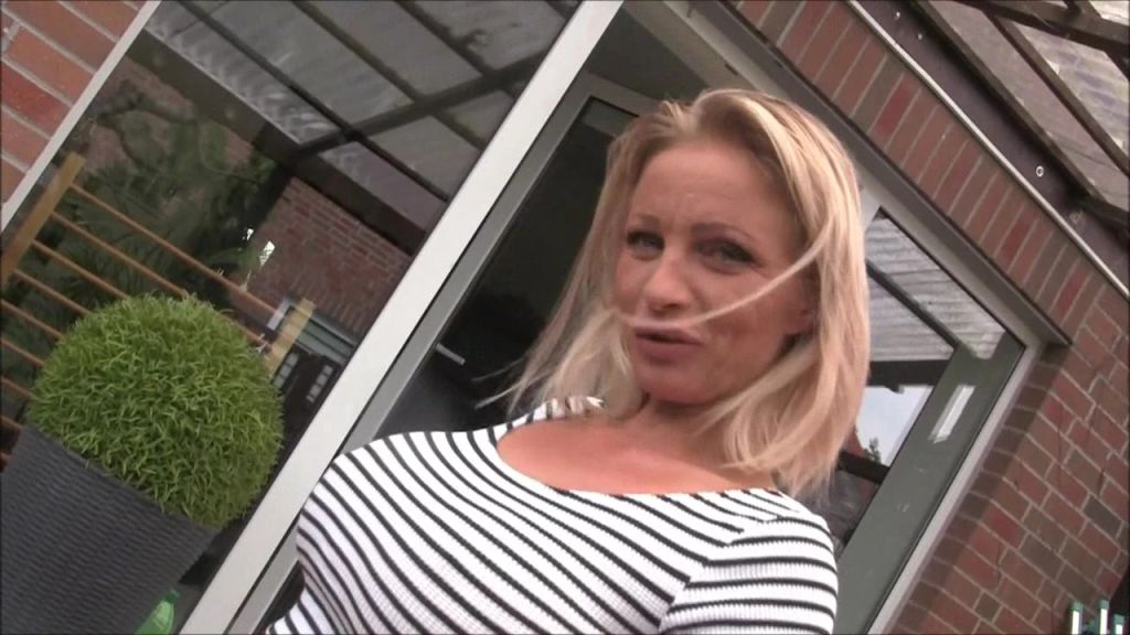 sexy foto nr. 3 von Dreist! Nachbar nackt auf Terasse fordert Sex !