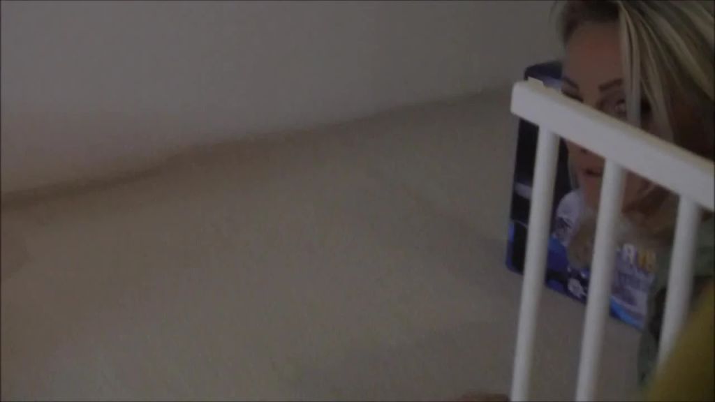 sexy foto nr. 1 von 20j Nerdbengel meiner besten Freundin auf Gamersessel abgefi