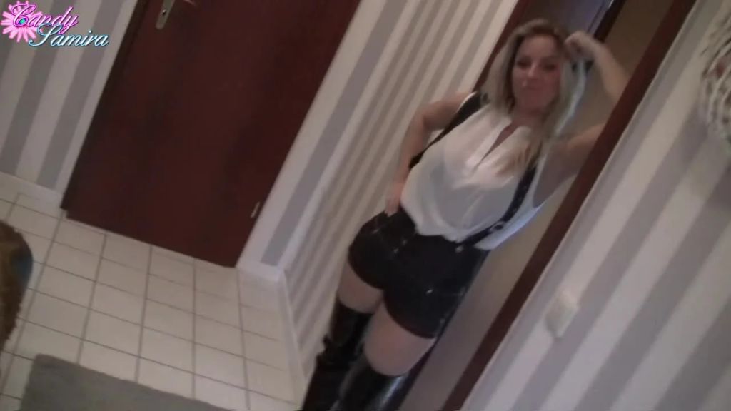 sexy foto nr. 1 von Nymphoman ! Nachbarsbengel mit Lackstiefel Fetisch!