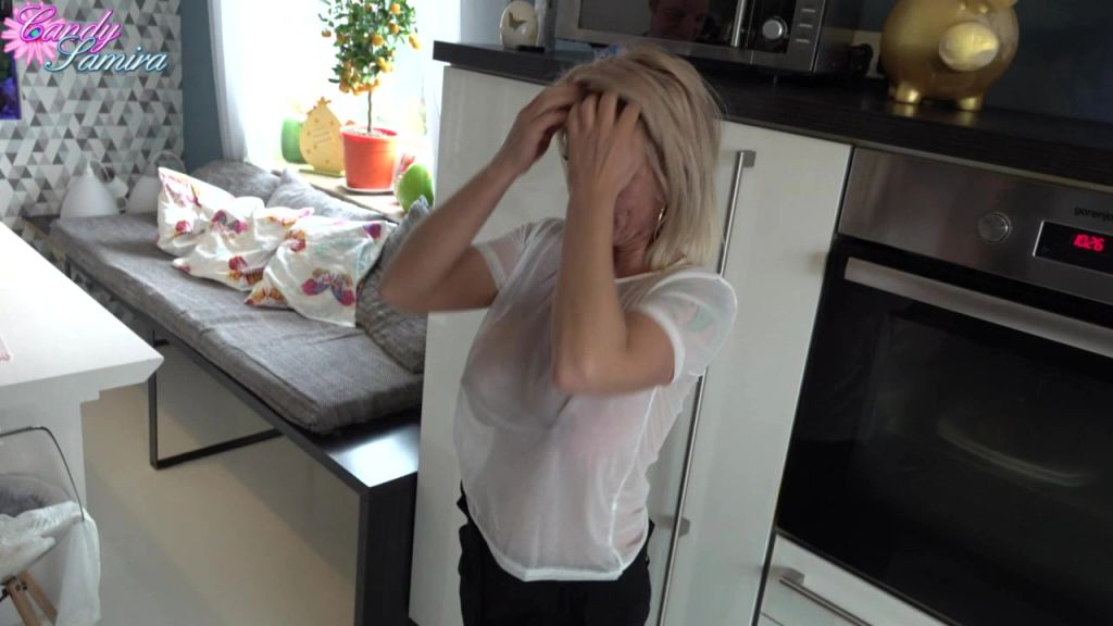 sexy foto nr. 3 von User bringt Geschenk zur Anprobe vorbei!