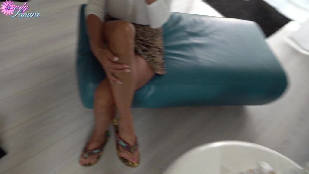 sexy foto nr. 3 von KARMA! Die Haushaltshilfe ist ein Mann! Rache Fremdfick