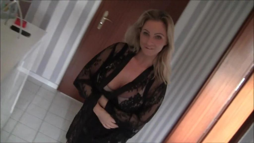 sexy foto nr. 2 von Zufall ! Postebote bekommt neue Tour !
