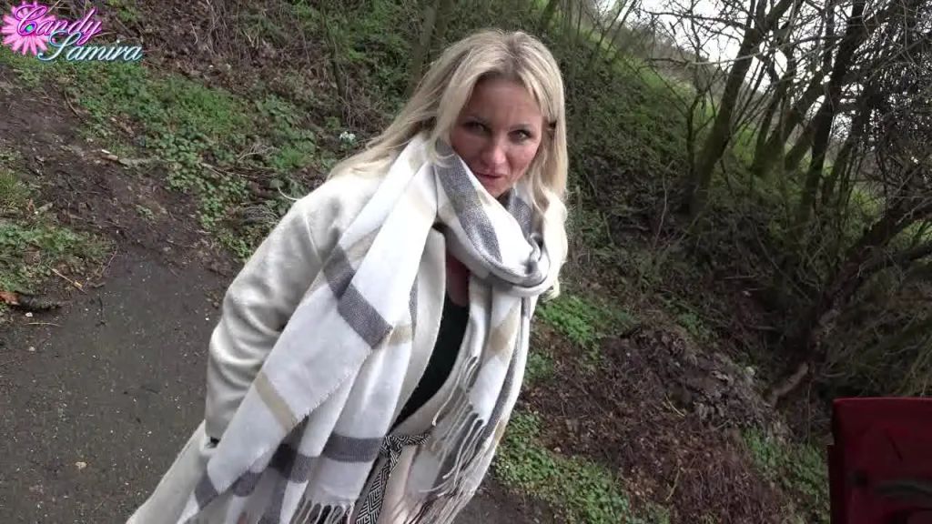 sexy foto nr. 3 von Nylon Fick ! Jogger hilft bei Autopanne