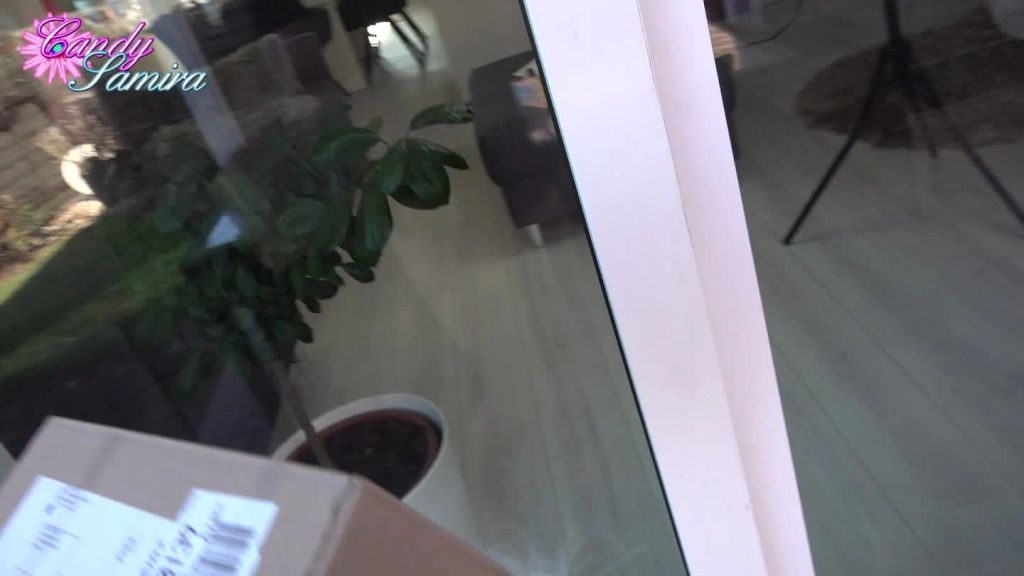 sexy foto nr. 1 von Flirt mit neuem Postboten!
