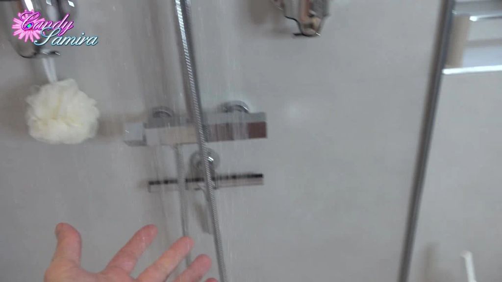 sexy foto nr. 1 von Fremdfick! 20 Jährigen Stiefsohn in Dusche vernascht!