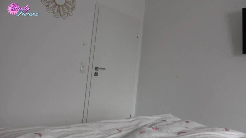 sexy foto nr. 1 von Fremdfick! Dreisten Bekannten im Ehebett erwischt!