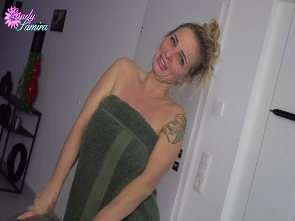sexy foto nr. 1 von Strafe muss sein! Besten Freund vom Ehenmann gefickt!