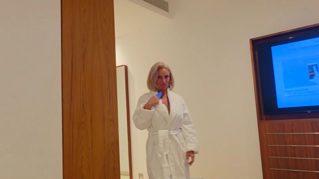 Verheirateter Mann leeres Zimmer und ich bester Spa-Tag ever