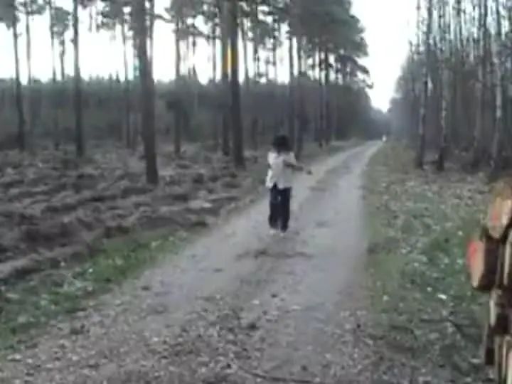 sexy foto nr. 1 von Tittenfick im Wald