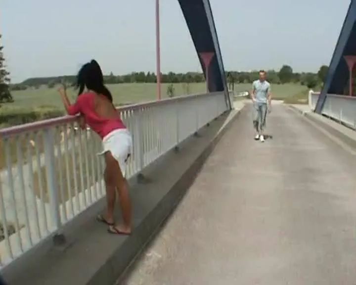 sexy foto nr. 1 von Auf der Elbbruecke