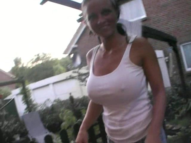 sexy foto nr. 2 von Kurze Jeans, enges Hemd und das Loch Mega Nass !