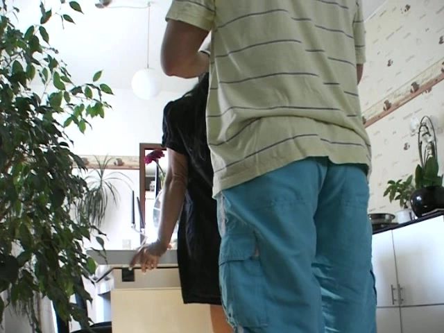 sexy foto nr. 2 von SMS v Unbekannten ! Mit verbunden Augen gefickt!