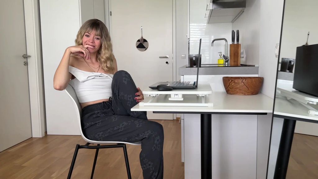 sexy foto nr. 2 von Wenn das mein Chef wüsste!? Einfach im HO GESQUIRTET… 💦