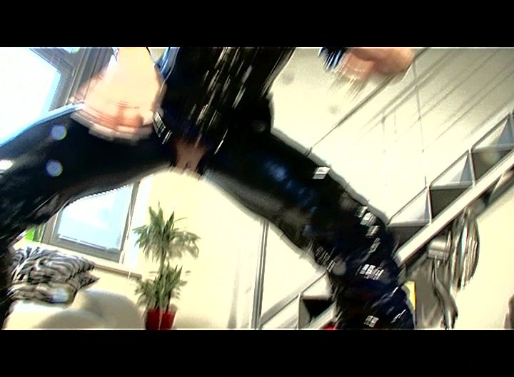 Vorschaubild 8 zum Video „VERSAUTE LATEXFOTZE PISST DICH VOLL“