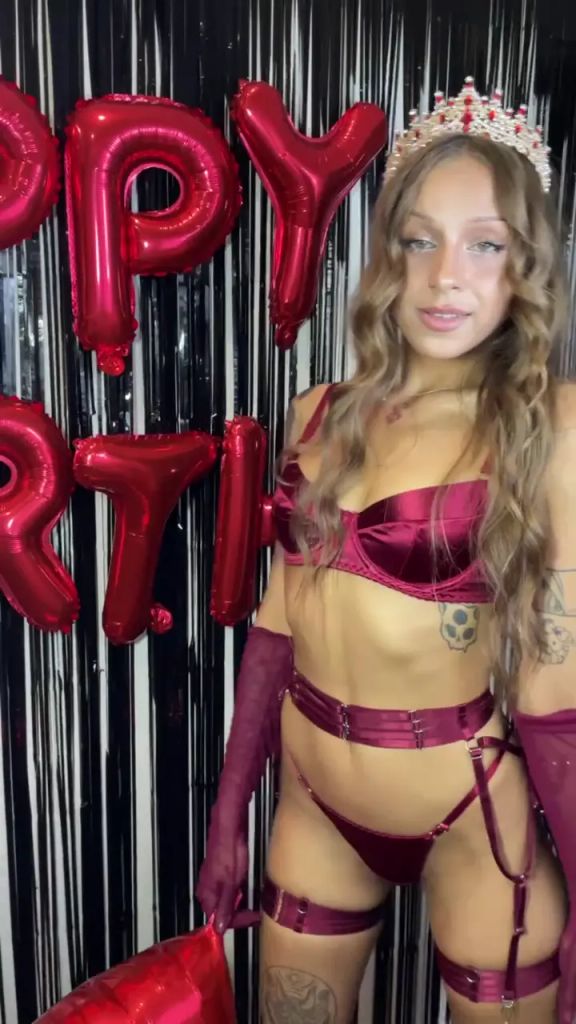 Vorschaubild 4 zum Video „Geburtstag“