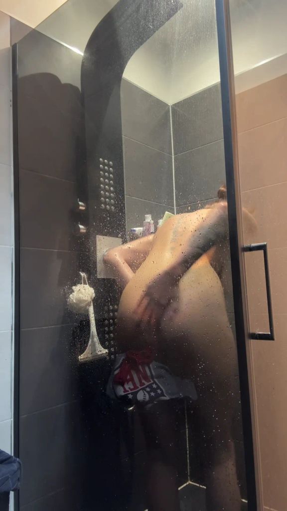 sexy foto nr. 6 von Lust auf eine Dusche ?