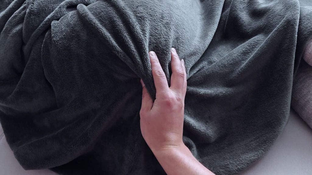 sexy foto nr. 1 von Stiefbruder fickt mich beim Mittagsschlaf